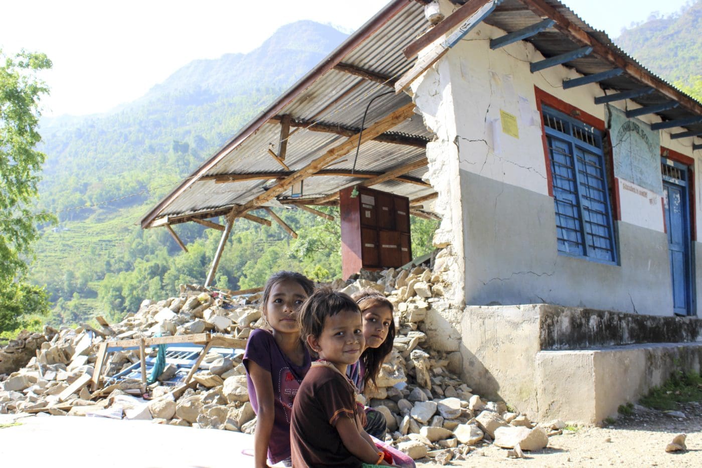 
				<![CDATA[Sär här ser de tre barnens skola ut i dag. Den måste snabbt byggas upp – och det kan göras med pengar som du kan bidra med. Foto: privat]]>		