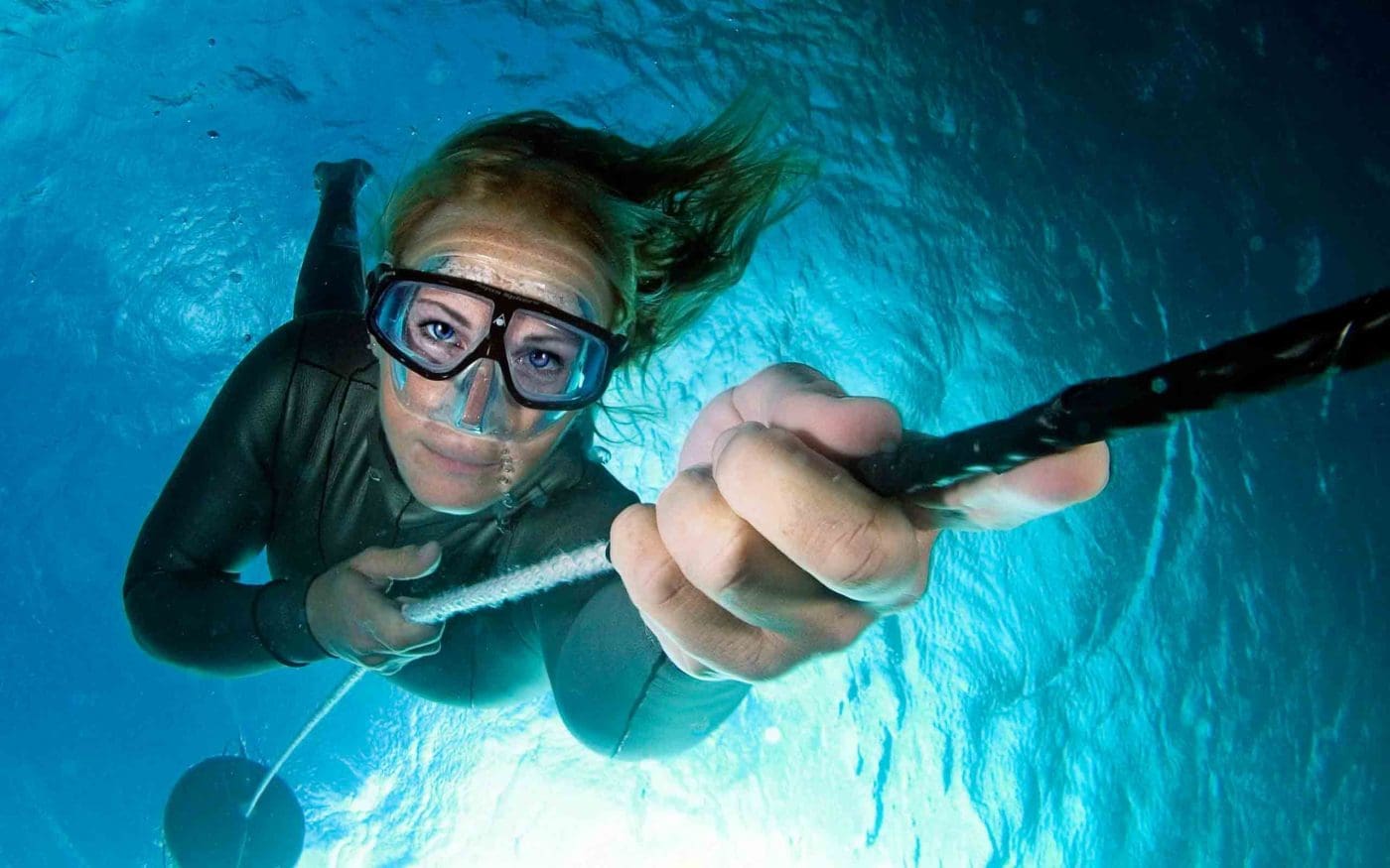 
				<![CDATA[Här dyker Annelie Pompe i samband med sitt världsrekord i fridykning i Sharm el-Sheikh, Röda havet i Egypten. Foto Sebastian Näslund]]>		