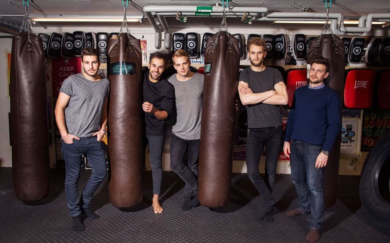 
				<![CDATA[Andreas Wilson (längst till höger) tillsammans med vännerna som startade slagsmåls-
klubben Fightbox
i Stockholm.
Foto Nils Petter Nilsson]]>		