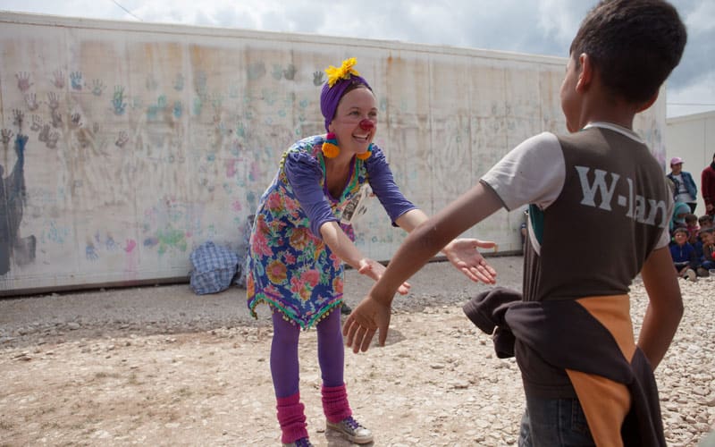 
				<![CDATA[Aldrig förr har så många människor varit på flykt. Clowner utan gränser stöttar barn på flykt.
FOTO EDWARD MORGAN]]>		