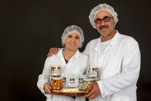 De gör palestinsk ost med svenska råvaror